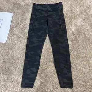 Athleta Black & Dark Gray Camo Stretch Leggings